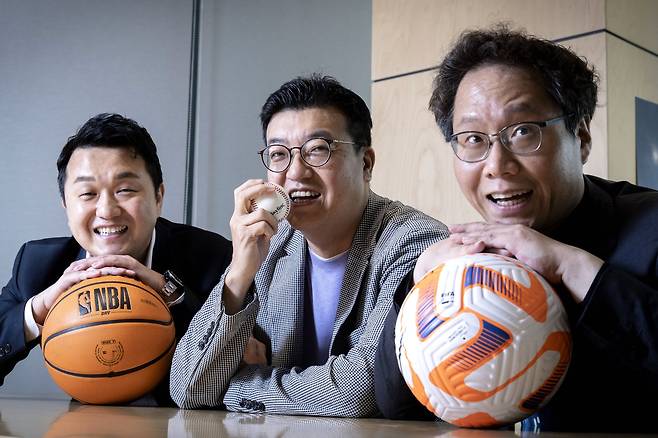 '덕업일치'에 성공한 한준희 축구 해설위원, 송재우 야구 해설위원, 조현일 농구 해설위원(오른쪽부터). 장진영 기자