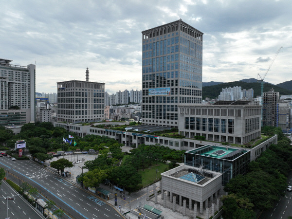 부산시청 부산시의회 부산경찰청 전경 . 국제신문DB