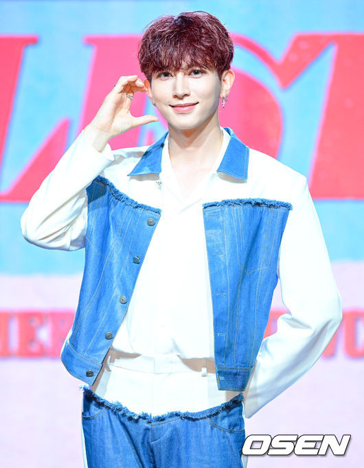 [OSEN=지형준 기자]유키스 기섭이 포토타임을 하고 있다. 2023.06.28 /jpnews@osen.co.kr