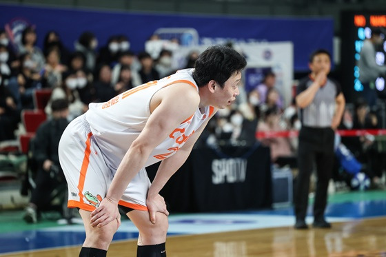 경기에 집중하는 김강선. /사진=KBL 제공