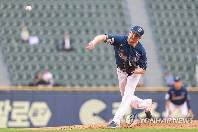 NC 선발투수 페디 (서울=연합뉴스) 서대연 기자 = 28일 오후 서울 잠실야구장에서 열린 2023 KBO리그 NC 다이노스와 두산 베어스의 경기.
    1회말 NC 선발투수 페디가 역투하고 있다. 2023.6.28 dwise@yna.co.kr