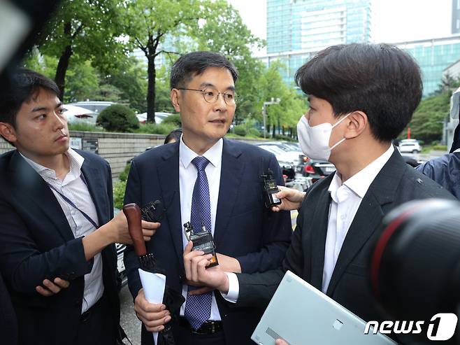 고(故) 이예람 중사 사망 사건을 수사한 군 검사에게 부당한 위력을 행사한 혐의로 기소된 전익수 전 공군 법무실장이 29일 오후 서울 서초구 서울중앙지방법원에서 열린 선고 공판에서 무죄를 선고받은 후 법정을 나서고 있다. 2023.6.29/뉴스1 ⓒ News1 신웅수 기자