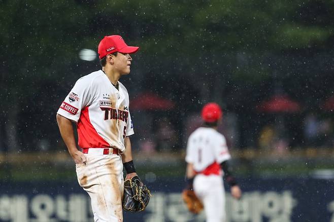 김도영은 1회, 그리고 8회 그림같은 수비를 선보여 많은 관계자들의 탄성을 자아내게 만들었다 (사진 = KIA 타이거즈)