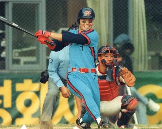 현역 시절의 롯데 이종운 수석코치. 지금은 추억이 된 유니폼을 입고 롯데의 소총부대를 이끌었다. 중앙포토