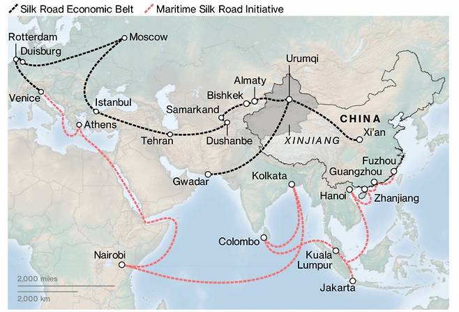 중국 육·해상 실크로드 '일대일로'. 검은선은 '실크로드 경제 벨트', 붉은선은 '해상실크로드' /사진=블룸버그
