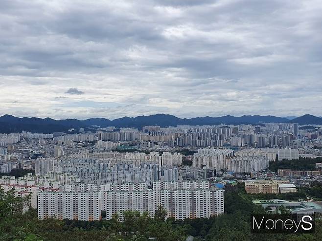 광주전남지역 맞벌이 10가구 중 8가구는 주택을 소유한 것으로 나타났다. 광주광역시 문흥지구 아파트 단지/사진=머니S DB.