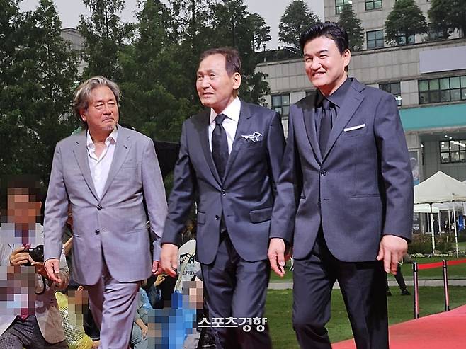 제27회 부천국제영화제 개막식에 참석한 최민식, 안성기, 박중훈(왼쪽부터).사진|이다원기자