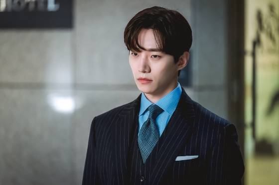 JTBC 토일드라마 '킹더랜드'에서 구원 역을 맡은 이준호./사진=앤피오엔터테인먼트, 바이포엠스튜디오, SLL