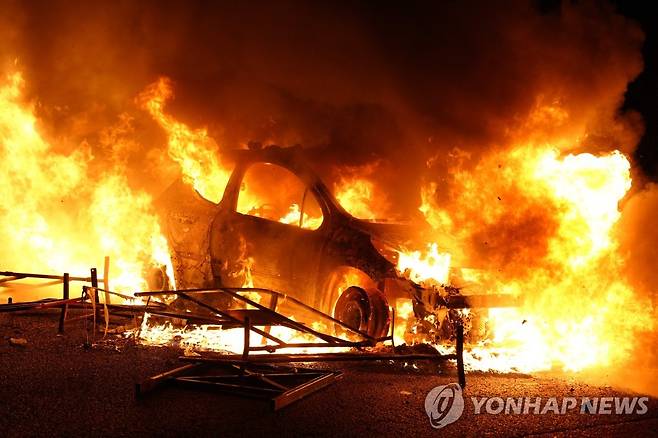 프랑스 파리 외곽 낭테르에서 17세 소년 숨지게 한 경찰을 규탄하며 열린 시위 [AFP=연합뉴스 자료사진. 재판매 및 DB 금지]