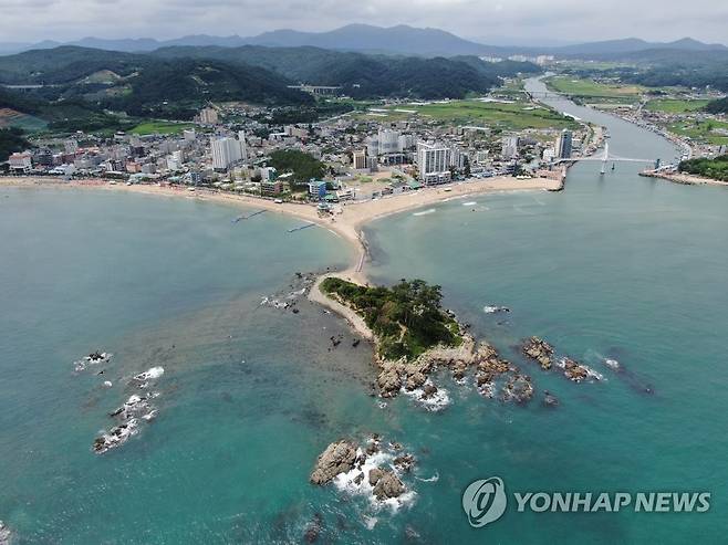 울주 진하해수욕장과 명선도 일원 전경 [울주군 제공.재판매 및 DB 금지]