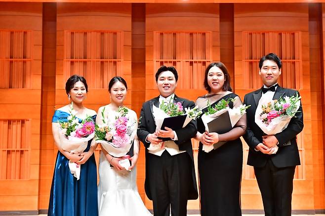 국립오페라단 성악콩쿠르 입상자들 왼쪽부터 금상 신혜리, 은상 김정인, 대상 박지훈, 특별상 최지은, 동상 최원진. [국립오페라단 제공. 재판매 및 DB 금지]