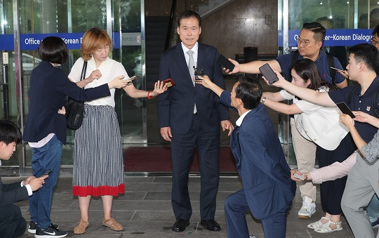 30일 오전 인사청문회 준비 사무실이 마련된 서울 종로구 남북회담본부로 출근한 김영호 통일부 장관 후보자
뉴시스