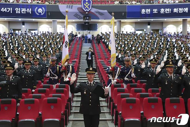 지난 23일 충북 괴산 육군학생군사학교에서 열린 학사사관 제68기·간부사관 제44기 통합임관식. (육군 제공) 2023.6.23/뉴스1