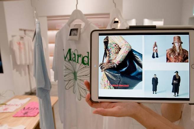 이구갤러리에 전시된 마르디 메크르디 제품들. 이해를 위한 참고 사진. (사진=안신혜 기자)