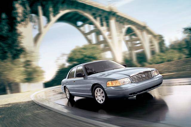 포드 크라운 빅토리아 모델 히스토리