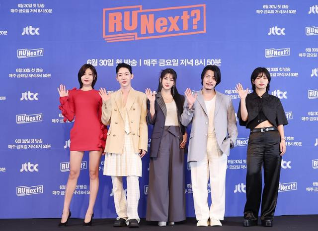 30일 서울 스탠포드호텔에서는 JTBC 'R U Next?(알유넥스트)' 제작발표회가 진행됐다 행사에는 최수영 박규리 이현 조권 아이키와 이예지 PD 김선형 PD가 참석했다. JTBC 제공