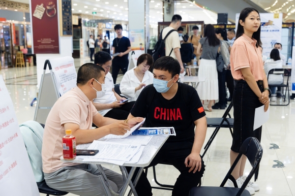 CHINA-ECONOMY/JOBS - People attend a job fair in a mall in Beijing, China June 30, 2023. REUTERS/Thomas Peter