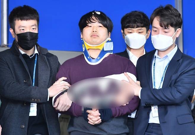 미성년자 성착취물을 유포한 '박사방' 운영자 조주빈(28)이 추가 기소된 성범죄 사건에 대해 국민참여재판을 받게 해 달라고 재차 요구했으나 법원이 받아들이지 않았다. ⓒ 연합뉴스