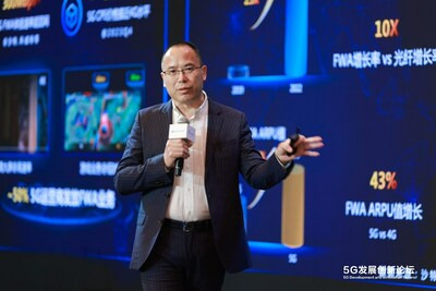 Mr. Cao Ming delivering a keynote speech (PRNewsfoto/Huawei)