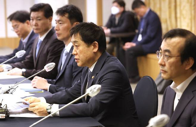 지난 3월31일 프레스센터에서 열린 금융당국-금융지주회장 간담회에서 김주현 금융위원장이 발언을 하고 있다.(사진=연합뉴스)