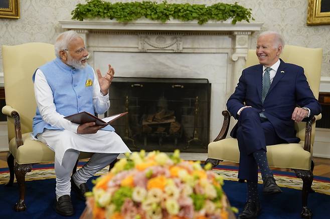 조 바이든 미국 대통령(오른쪽)과 나렌드라 모디 인도 총리 [연합]