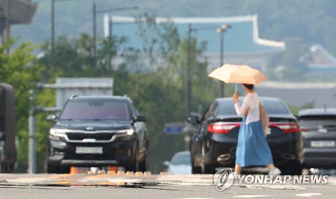 연일 계속되는 더위 [연합뉴스 자료사진]