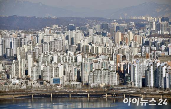 서울 도심 아파트 단지 전경.