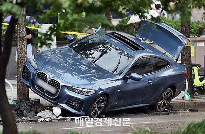 침수된 채 방치된 수입차 [사진출처=매경DB]