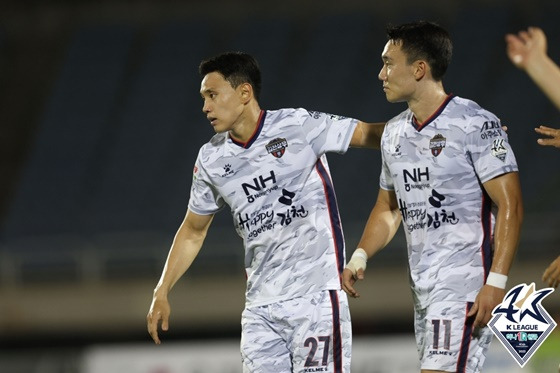 1일 부천FC전에서 골을 넣은 조영욱(왼쪽). /사진=한국프로축구연맹 제공