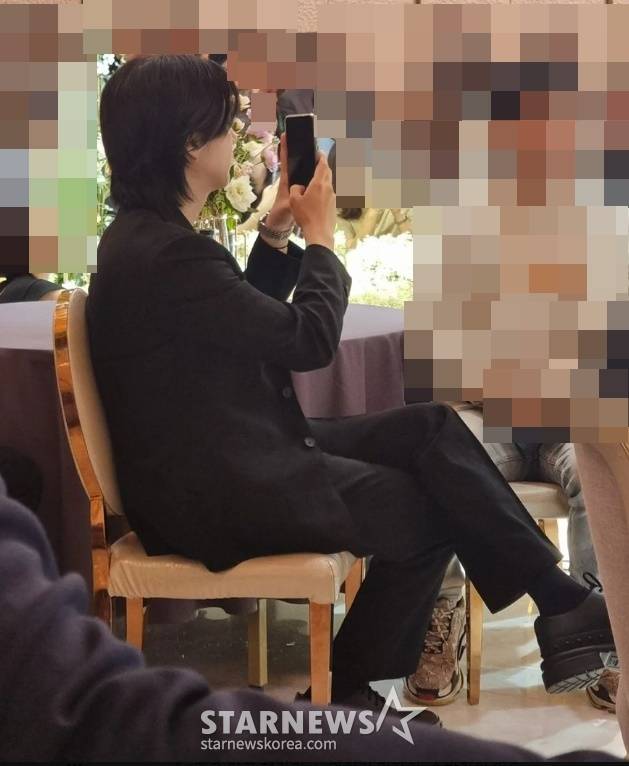 On the second day, Suga attended the Wedding ceremony of Mr. Min-mo, who was held in Daegu on the afternoon of the afternoon.Suga has a parent and a brother as a family, and after showing off his brothers wedding ceremony on this day, he showed his righteousness.Suga went out to the barn on the day and said to the guests, I would like to say thank you first. I am Min Yoon-ki, the younger brother of Min  ⁇ , the main character of Wedding ceremony today.When his brother showed tears to Sugas greetings, Suga said, Why are you already starting to cry? Its not the time to cry yet.Suga said, I want you two to live happily, and lastly, give your brother a hug. He said, Please live happily.According to various reviews, Sugas Wedding ceremony was a hot response to the appearance of Suga on this day.Suga, as a younger brother of the main character of Wedding ceremony, photographed his brother and sister-in-law directly on his cell phone, and looked at the expression of the two people.On the other hand, Suga held Suga  ⁇  Agust D-DAY TOUR at Songpa Jamsil Indoor Gymnasium in Seoul from June 24th to 25th, and finished the world tour for two months.Suga  ⁇  Agust D TOUR D-DAY successfully completed the North American tour that led to Newark, Rosemont, Los Angeles and Auckland starting from UBS Arena in Belmont Park, New York, USA in April, followed by Asia tour in Jakarta, Japan, Bangkok and Singapore. .Since April, Suga has completed a world tour with more than 290,000 spectators through 25 performances in 10 cities.