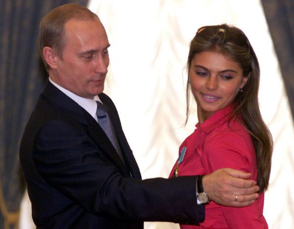 블라디미르 푸틴 러시아 대통령과 그의 연인으로 알려진 리듬체조 국가대표 출신 알리나 카바예바. /조선DB