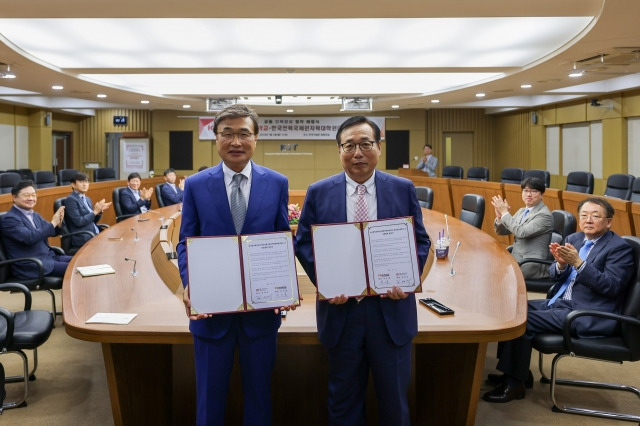 경남정보대학교와 한국전력국제원자력대학원대학교는 3일 에너지 전문가 양성을 위한 업무협약을 체결했다. 경남정보대 제공