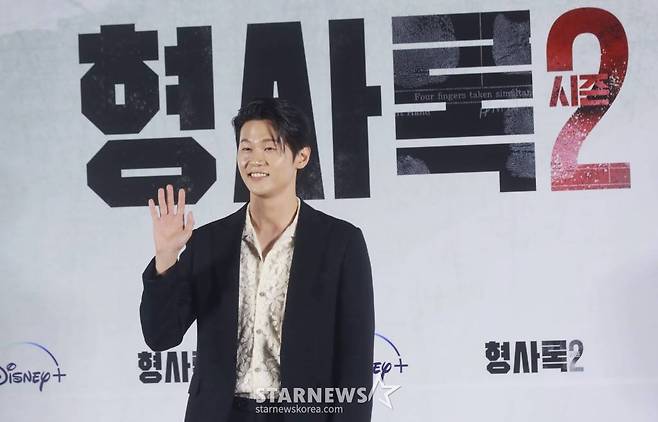 배우 이학주가 3일 오후 서울 CGV용산아이파크몰에서 진행된 디즈니플러스 오리지널 시리즈 '형사록 시즌2' 언론시사회에 참석해 포즈를 취하고 있다.  협박범 '친구'의 숨은 배후를 쫓기 위해 다시 돌아온 강력계 형사 택록의 마지막 반격을 그린 웰메이드 범죄 스릴러 '형사록 시즌2'는 오는 5일 공개된다. /2023.07.03 /사진=이동훈 기자 photoguy@