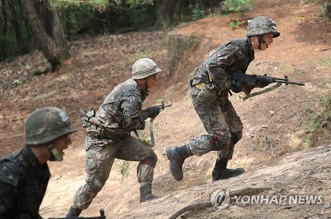 신병교육대 훈련 [연합뉴스 자료사진]