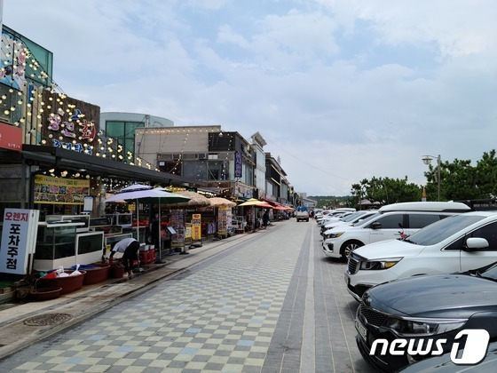 대천해수욕장 주변 식당가./뉴스1