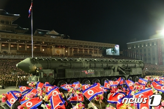 (평양 노동신문=뉴스1) = 북한이 인민군 창건일(건군절) 75주년이던 지난 2월8일 평양 김일성광장에서 열병식을 개최했다. [국내에서만 사용가능. 재배포 금지. DB 금지. For Use Only in the Republic of Korea. Redistribution Prohibited] rodongphoto@news1.kr