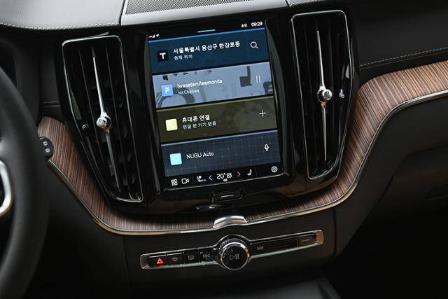 볼보 XC60 B6 AWD 얼티메이트 브라이트