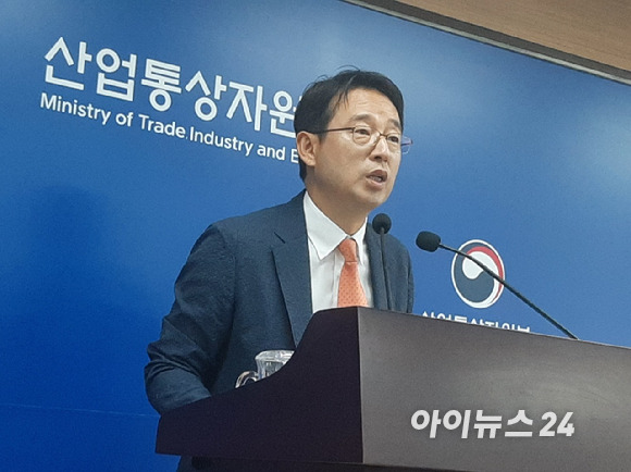 강감찬 산업통상자원부 투자정책관이 4일 산업통상자원부 세종청사에서 2023년 상반기 외국인직접투자 동향에 대해 발표하고 있다. [사진=최상국 기자]