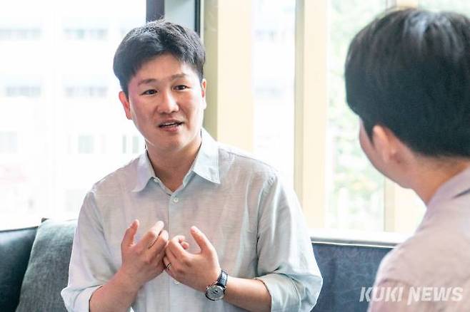 지난달 28일 서울 종로 롤파크에서 만난 배승익 레전더리스(주) 대표.&nbsp; 사진=차종관 기자