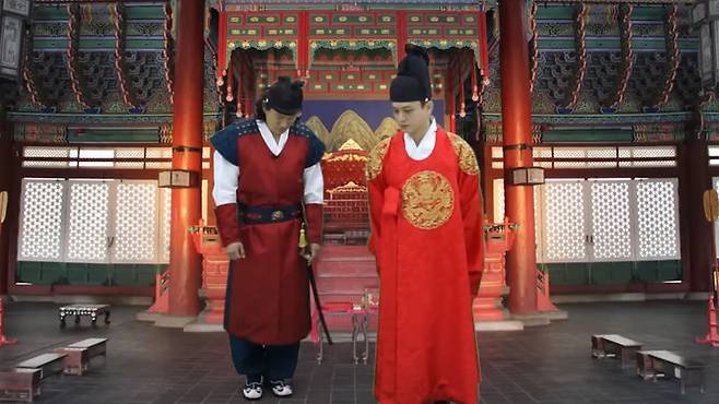 [서울=뉴시스]180초 팀이 지난해 5월 올린 사극 콘셉트의 '죽을래?' 영상. (사진=180초 영상 캡처) 2023.06.23. photo@newsis.com *재판매 및 DB 금지