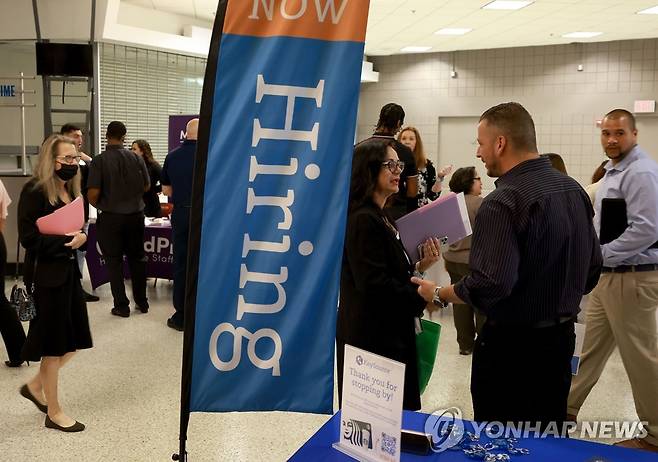 미국 플로리다주에서 열린 잡페어에 몰린 구직자들 [AFP/게티이미지 연합뉴스 자료사진]