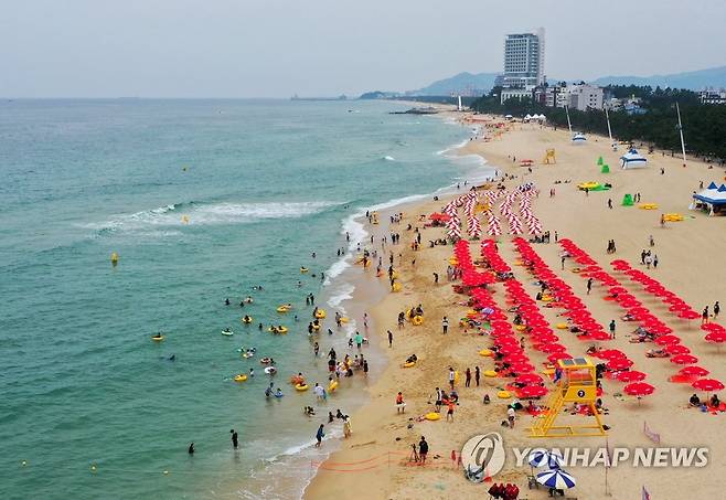 피서객 몰린 강릉 경포해변 [연합뉴스 자료사진]