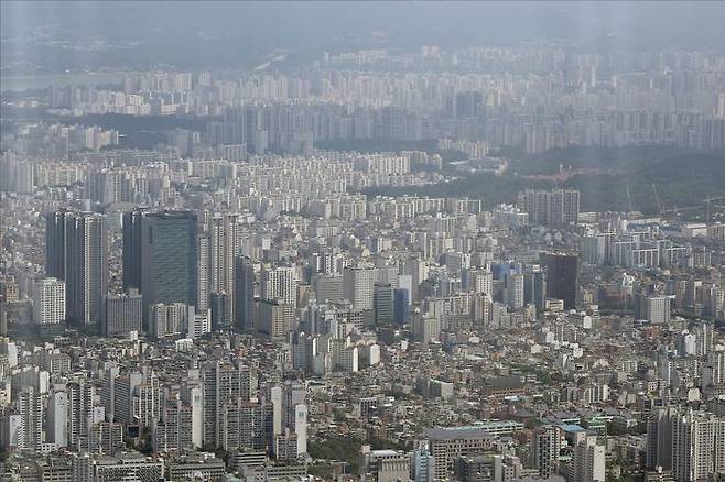 정부가 재건축 초과이익환수제(재초환) 완화를 추진하고 있지만 야당의 반대로 관련 법 개정안이 국회서 표류하면서 당초 기대했던 수준만큼의 감면은 어려울 것으로 전망된다.ⓒ데일리안 홍금표 기자