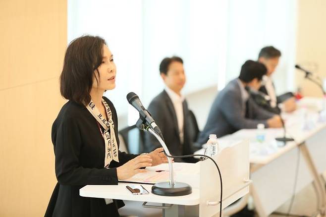 경기도교육청 김희정 지역교육협력과장이 '경기공유학교'의 운영계획을 설명하고 있다. ⓒ경기도교육청 제공