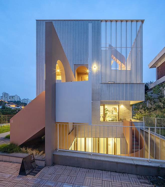 요앞 건축사사무소가 있는 성북구 정릉동 소요재 건물. [요앞 건축사사무소]