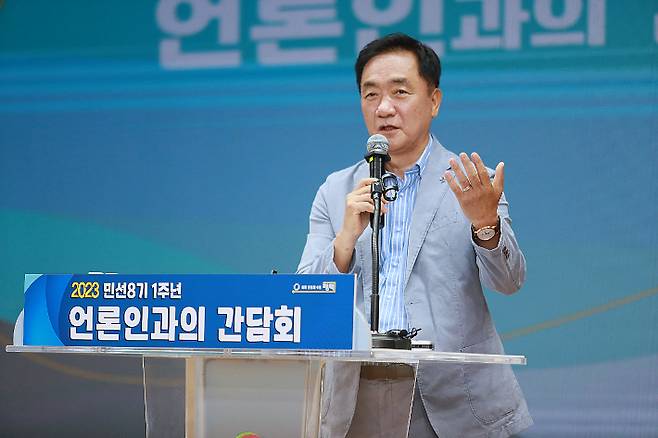 지난 4일 정장선 경기 평택시장이 민선 8기 1주년 언론인과의 간담회에서 발언하고 있는 모습. 평택시청 제공