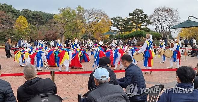 오죽헌에서 펼쳐진 농악 공연 연합뉴스 자료사진