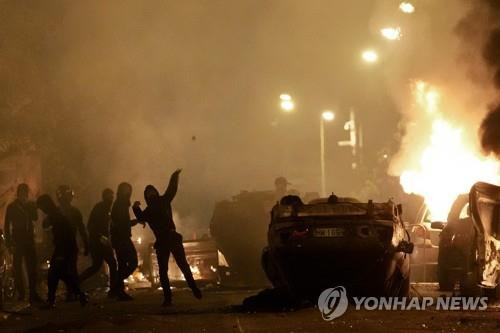 지난 6월 29일 프랑스 낭테르에서 열린 시위 [AP=연합뉴스 자료사진. 재판매 및 DB 금지]