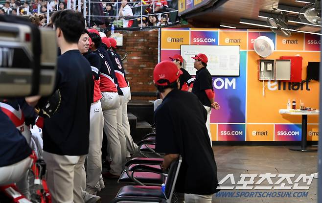 무슨 일 있었어? 아무도 관심이 없는 KIA 덕아웃