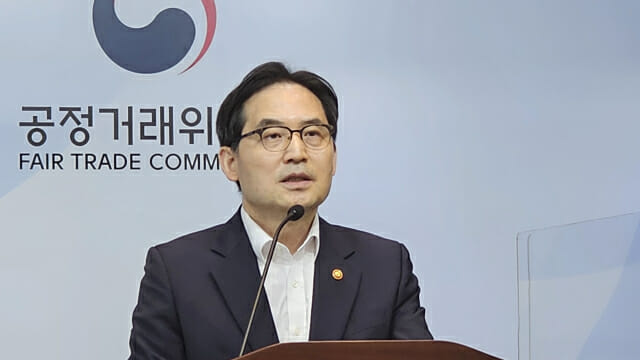 한기정 공정거래위원장이 6일 기업집단 OCI의 부당내부거래 제재 내용을 발표하고 있다.